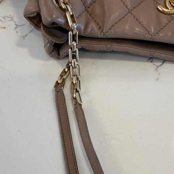 Chanel Quilted Leather Shoulder Bag - Picture 11 of 15